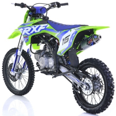 Motocross infantil verde, azul e preto com números 15 e RXT