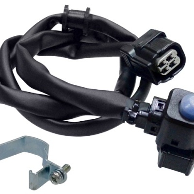 Sensor automóvel com cabo preto e conector