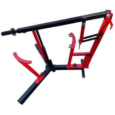 Suporte de bicicleta vermelho e preto em metal com punho de borracha
