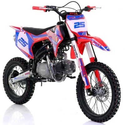 Motocross vermelho, branco e azul com o número 25 em fundo branco