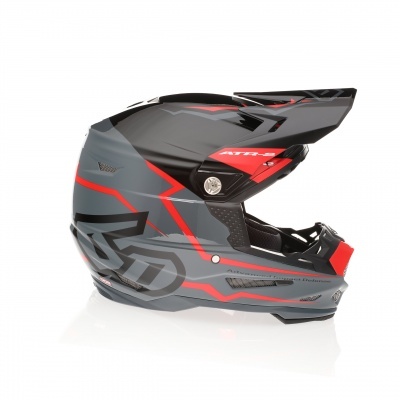 Capacete integral para motocross preto, cinzento e vermelho, com viseira e etiqueta ATTACK