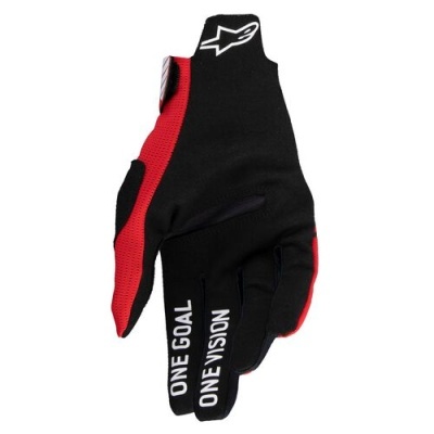 Luva preta e vermelha com texto branco 'ONE GOAL ONE VISION' e logotipo branco no pulso
