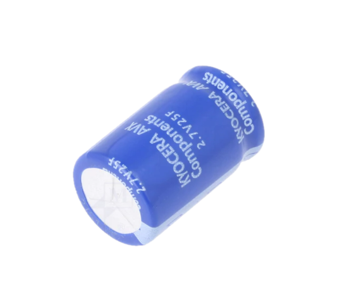 Super Condensador Supercapacitor THT 25F 2,7VDC -10÷30% Body dim: Ø16x25mm 15A Capacitor azul com texto branco KYCERA AVX Components 2.7±25F num fundo branco