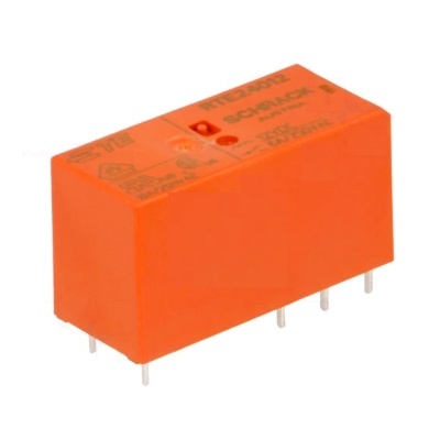 Relé eletrónico laranja com seis pinos metálicos sobre fundo branco