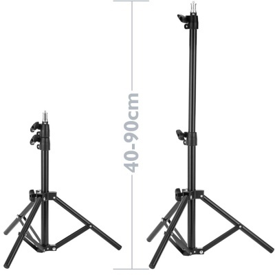 Suporte de tripé ajustável em metal preto com pernas abertas