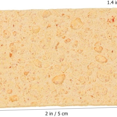 Espuma retangular bege com textura irregular e dimensões indicadas