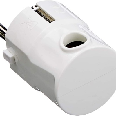 Adaptador elétrico branco com pinos metálicos e botão lateral
