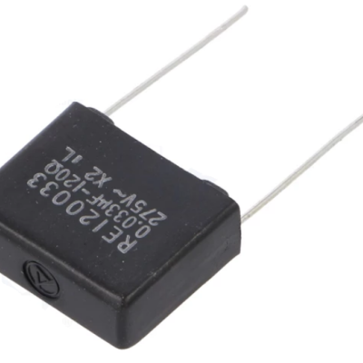 Componente eletrónico retangular preto com terminais metálicos e texto branco