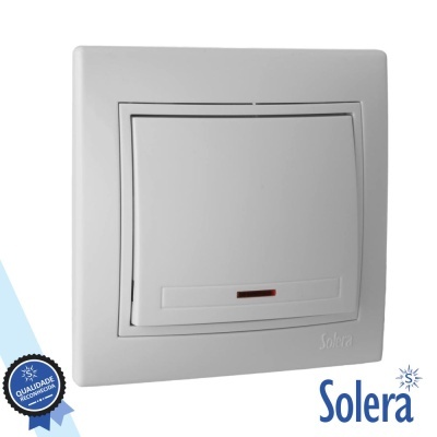 Interruptor de parede branco da marca Solera com indicador vermelho