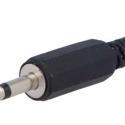 Conector de áudio jack 3,5 mm preto com ponta metálica