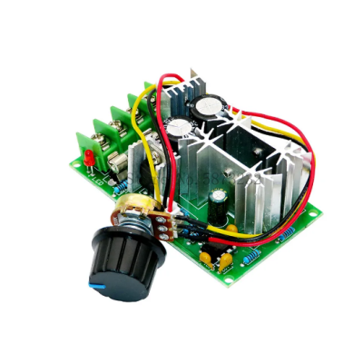 Placa eletrónica com potenciômetro e dissipadores de calor