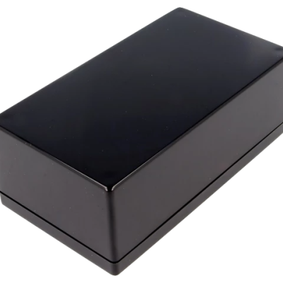 caixa preta retangular brilhante em fundo branco