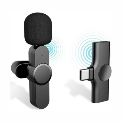 Microfone compacto preto com espuma e receptor USB-C preto moderno