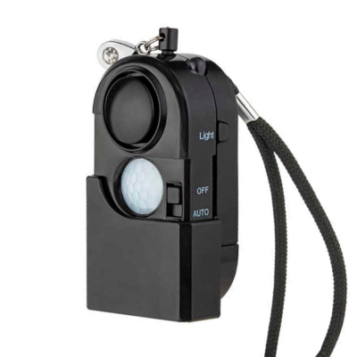 Dispositivo de alarme pessoal preto com sensor de movimento e luz LED.