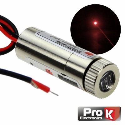 Laser vermelho metálico com fios e etiqueta mostrando texto, com ponteiro laser ativo e logo Pro Electronics.