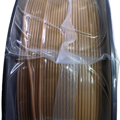 Rolo de fio castanho enrolado embalado em plástico numa caixa preta