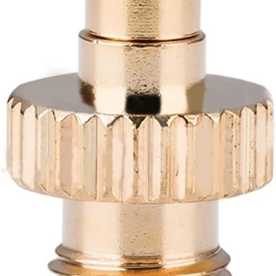 Peça metálica dourada com textura estriada no centro e rosca na base