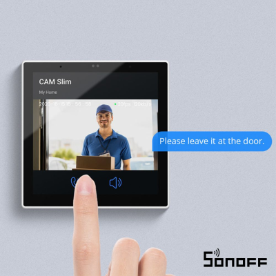 Ecrã tátil Sonoff CAM Slim a mostrar vigilância, com botão de som e ícone de chamada