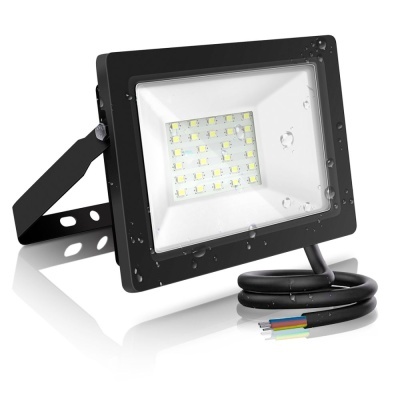 Luz projetor LED retangular preta com LEDs e cabo exposto