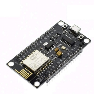 Placa eletrónica preta com módulo WiFi branco e micro USB