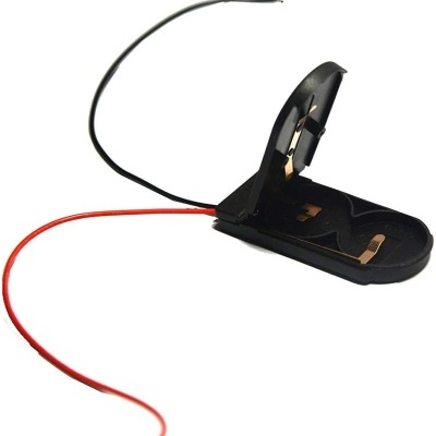 Porta-bateria preto com fios vermelho e preto