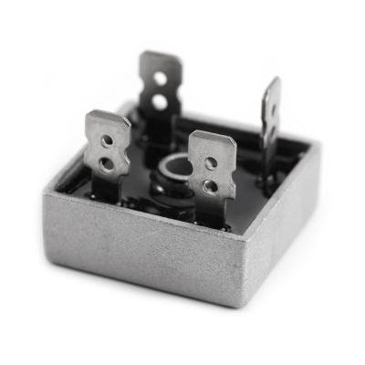 Ponte retificadora quadrada com quatro terminais metálicos