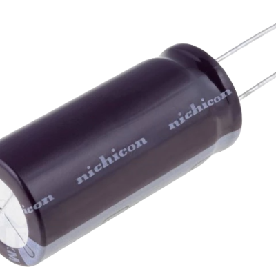 Condensador eletrolítico preto com a palavra nichicon impressa em corpo cilíndrico