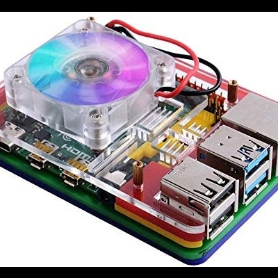 Placa eletrónica com ventilador RGB e portas USB lado a lado