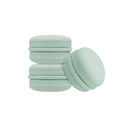 Três macarons verdes pastel sobre fundo preto