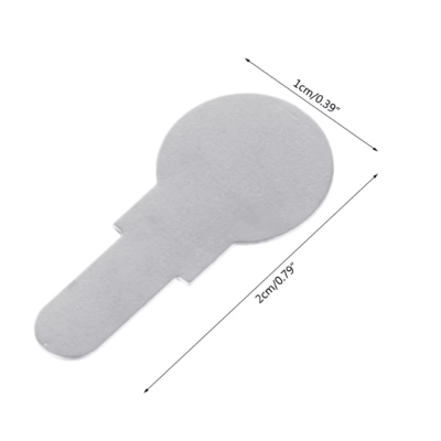 Peça branca de cartão com formato arredondado e parte retangular, dimensões 1cm por 2cm