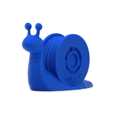 Escultura azul caracol com a palavra WINKLE em fundo preto