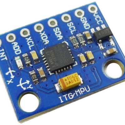 Placa eletrónica azul com componentes e texto ITG-MPU