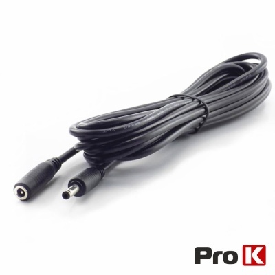 Cabo preto com conetores, fundo branco, logotipo Pro K