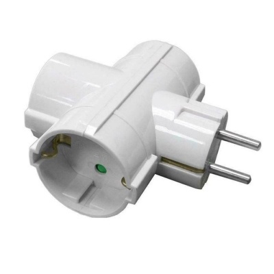 Adaptador elétrico branco com múltiplas saídas de tomada
