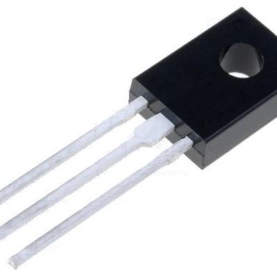 componente eletrónico preto com três terminais metálicos