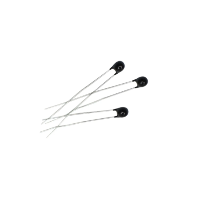 Três termistores com invólucros pretos e resistências de metal