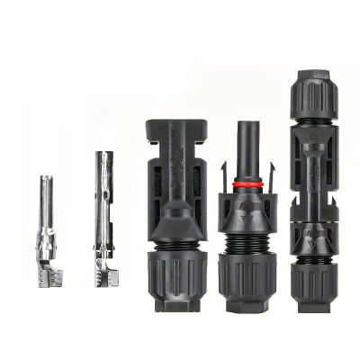 Conjunto de conectores elétricos MC4 pretos e peças metálicas prateadas sobre fundo branco