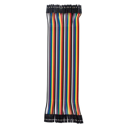 Cabos jumper coloridos com conectores pretos sobre fundo branco.