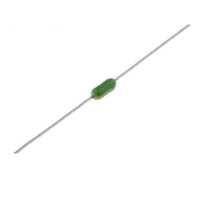 Resistor axial verde com terminais metálicos sobre fundo branco