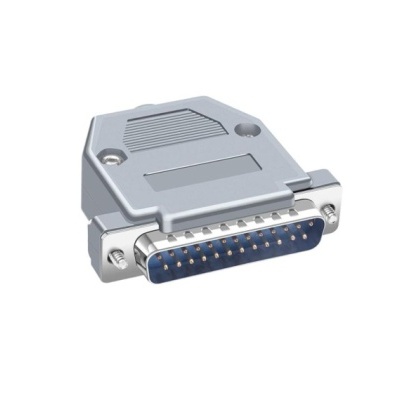 Conector macho DB25 metálico com 25 pinos dourados em fundo branco