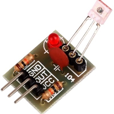 Módulo eletrónico com LED vermelho e transparente em placa de circuito impresso verde