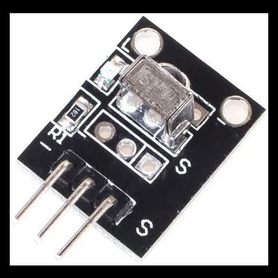 Placa eletrónica preta com três pinos metálicos e componente metálico central