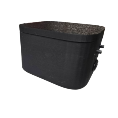 Recipiente plástico preto com tampa retangular
