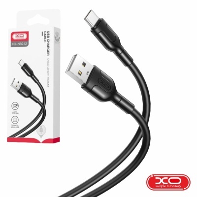 Cabo USB preto com conectores USB-A e USB-C e embalagem branca e vermelha com texto e logo XO