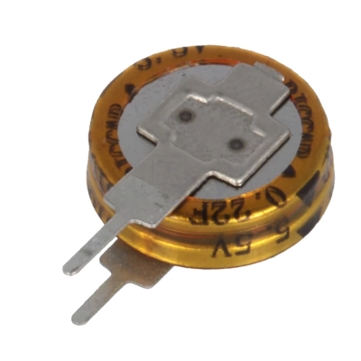 Bateria de lítio recarregável tipo botão com terminais metálicos e texto impresso na lateral.