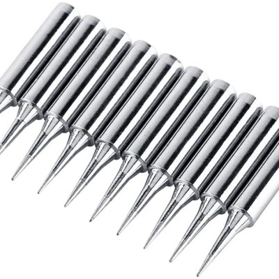 Doze pontas de ferro de soldar prateadas finas alinhadas