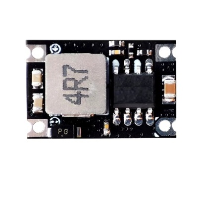 Placa eletrónica pequena preta com componentes e inscrição 4R7