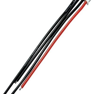 Cabo com conector branco e fios vermelhos e pretos