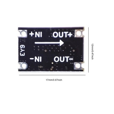 placa eletrónica preta com texto branco de entrada e saída e setas