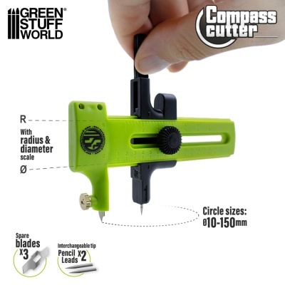 Ferramenta de corte verde e preta chamada Compass Cutter para círculos, com escala, lâminas e pontas de lápis